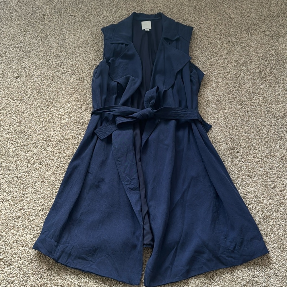 Excellent condition Halogen sleeveless trench coat size Large